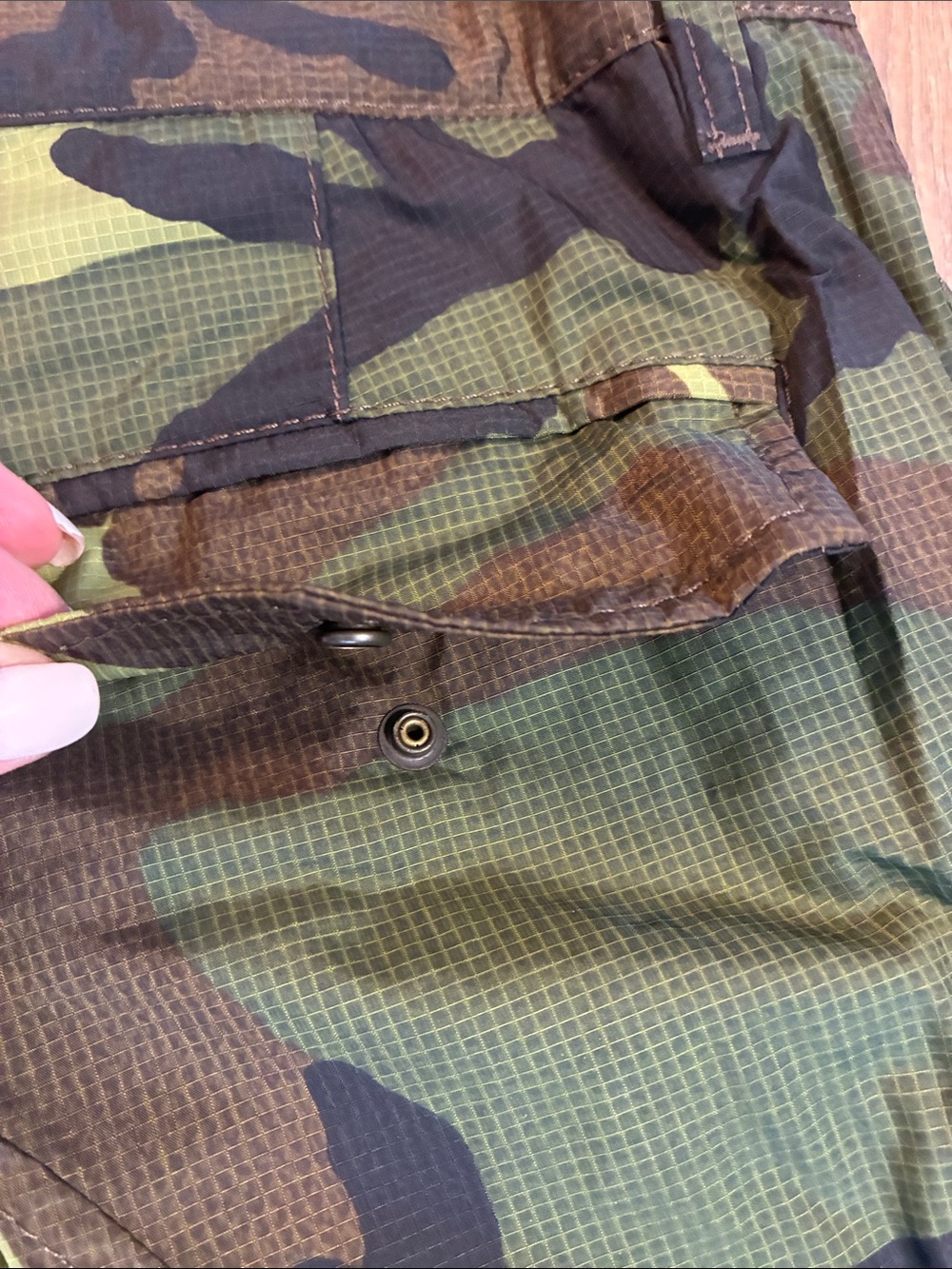DSQUARED2 Men's Green Camouflage Cargo Pants with Orange Zip Pull - Picture 7 of 10